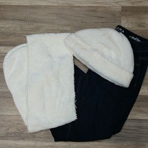 *NWOT* Scarf & Beanie set